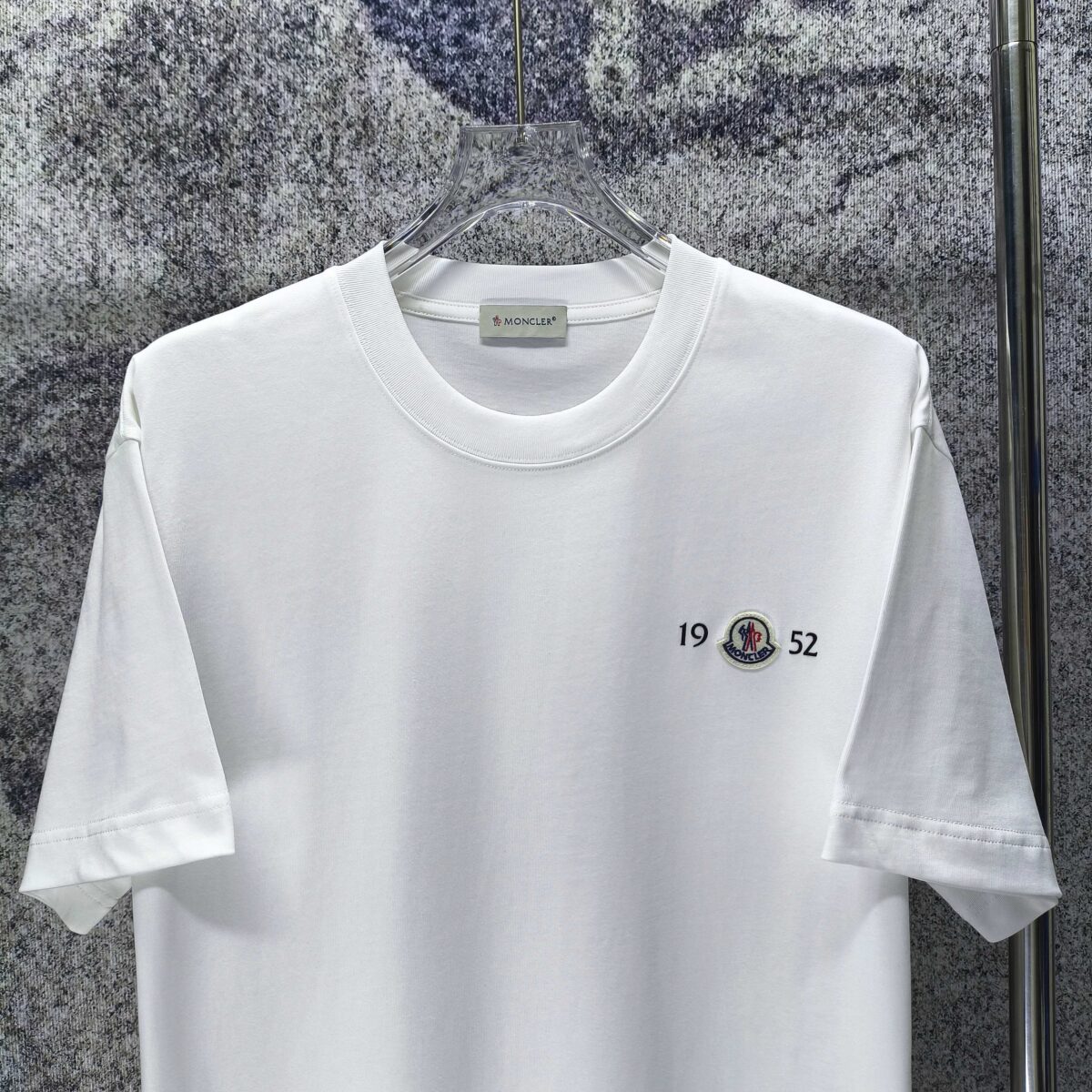 P75 MONCLE* 蒙口* 2026新款 植绒➕章仔logo 短袖t恤 宽松版型男女同款 尺码 S M L XL XXL 黑色 白色 藏青色 灰色