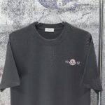 P75 MONCLE* 蒙口* 2026新款 植绒➕章仔logo 短袖t恤 宽松版型男女同款 尺码 S M L XL XXL 黑色 白色 藏青色 灰色