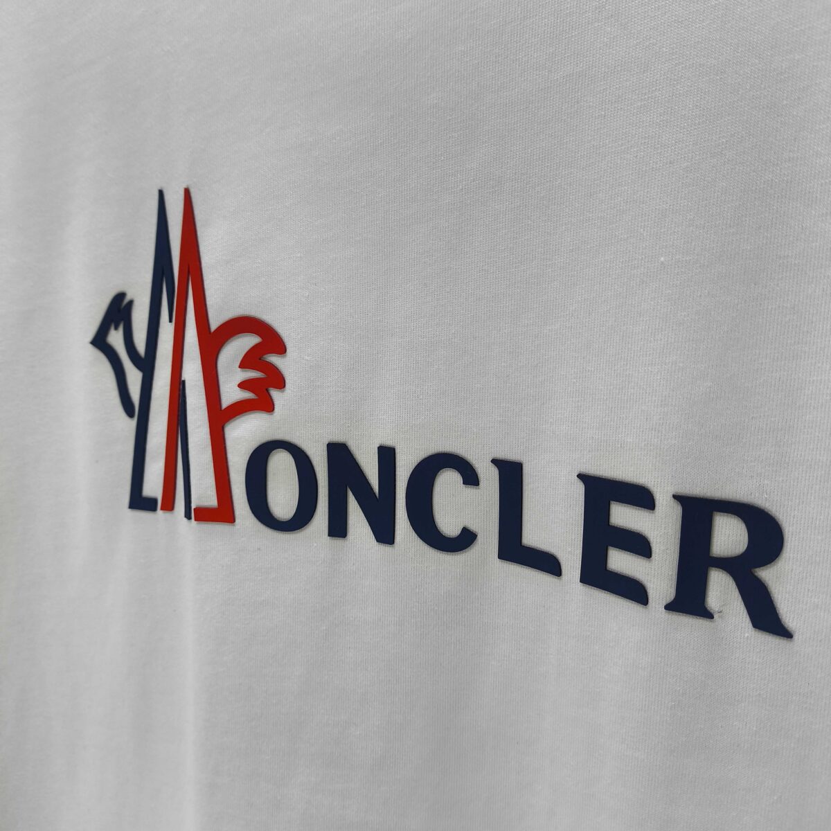 P75 MONCLE* 蒙口* 2026新款 立体厚板胶logo 短袖t恤 宽松版型男女同款 尺码 S M L XL XXL 黑色 白色 藏青色 灰色