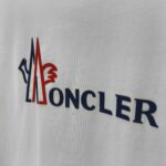P75 MONCLE* 蒙口* 2026新款 立体厚板胶logo 短袖t恤 宽松版型男女同款 尺码 S M L XL XXL 黑色 白色 藏青色 灰色