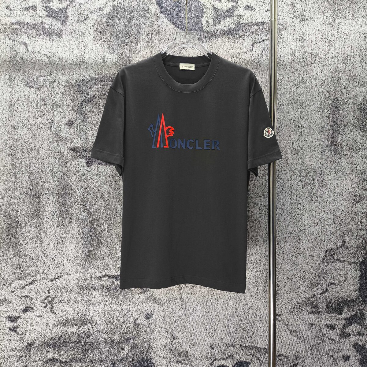 P75 MONCLE* 蒙口* 2026新款 立体厚板胶logo 短袖t恤 宽松版型男女同款 尺码 S M L XL XXL 黑色 白色 藏青色 灰色
