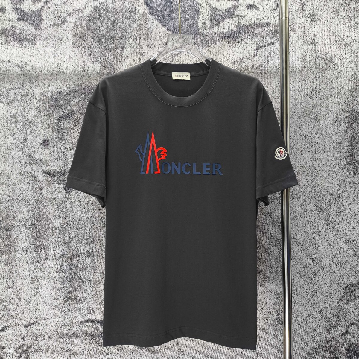 P75 MONCLE* 蒙口* 2026新款 立体厚板胶logo 短袖t恤 宽松版型男女同款 尺码 S M L XL XXL 黑色 白色 藏青色 灰色