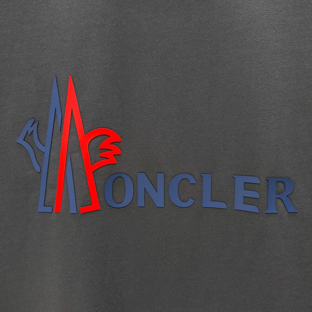 P75 MONCLE* 蒙口* 2026新款 立体厚板胶logo 短袖t恤 宽松版型男女同款 尺码 S M L XL XXL 黑色 白色 藏青色 灰色