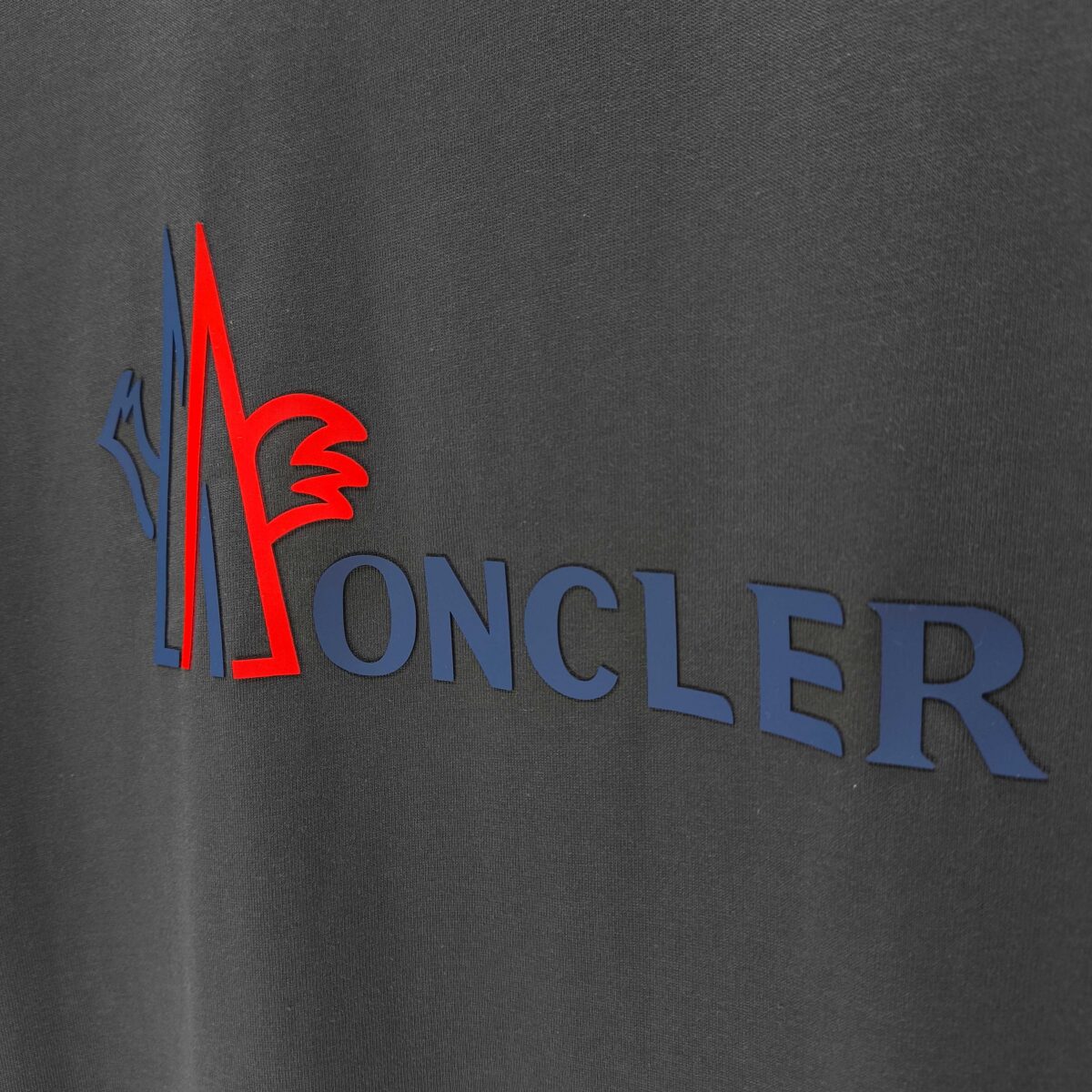 P75 MONCLE* 蒙口* 2026新款 立体厚板胶logo 短袖t恤 宽松版型男女同款 尺码 S M L XL XXL 黑色 白色 藏青色 灰色