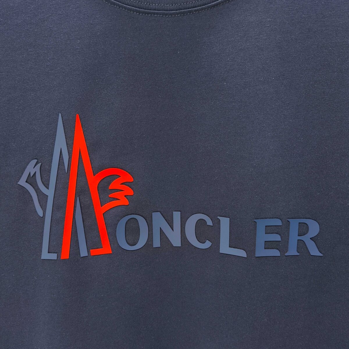 P75 MONCLE* 蒙口* 2026新款 立体厚板胶logo 短袖t恤 宽松版型男女同款 尺码 S M L XL XXL 黑色 白色 藏青色 灰色