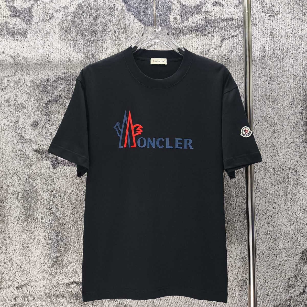 P75 MONCLE* 蒙口* 2026新款 立体厚板胶logo 短袖t恤 宽松版型男女同款 尺码 S M L XL XXL 黑色 白色 藏青色 灰色