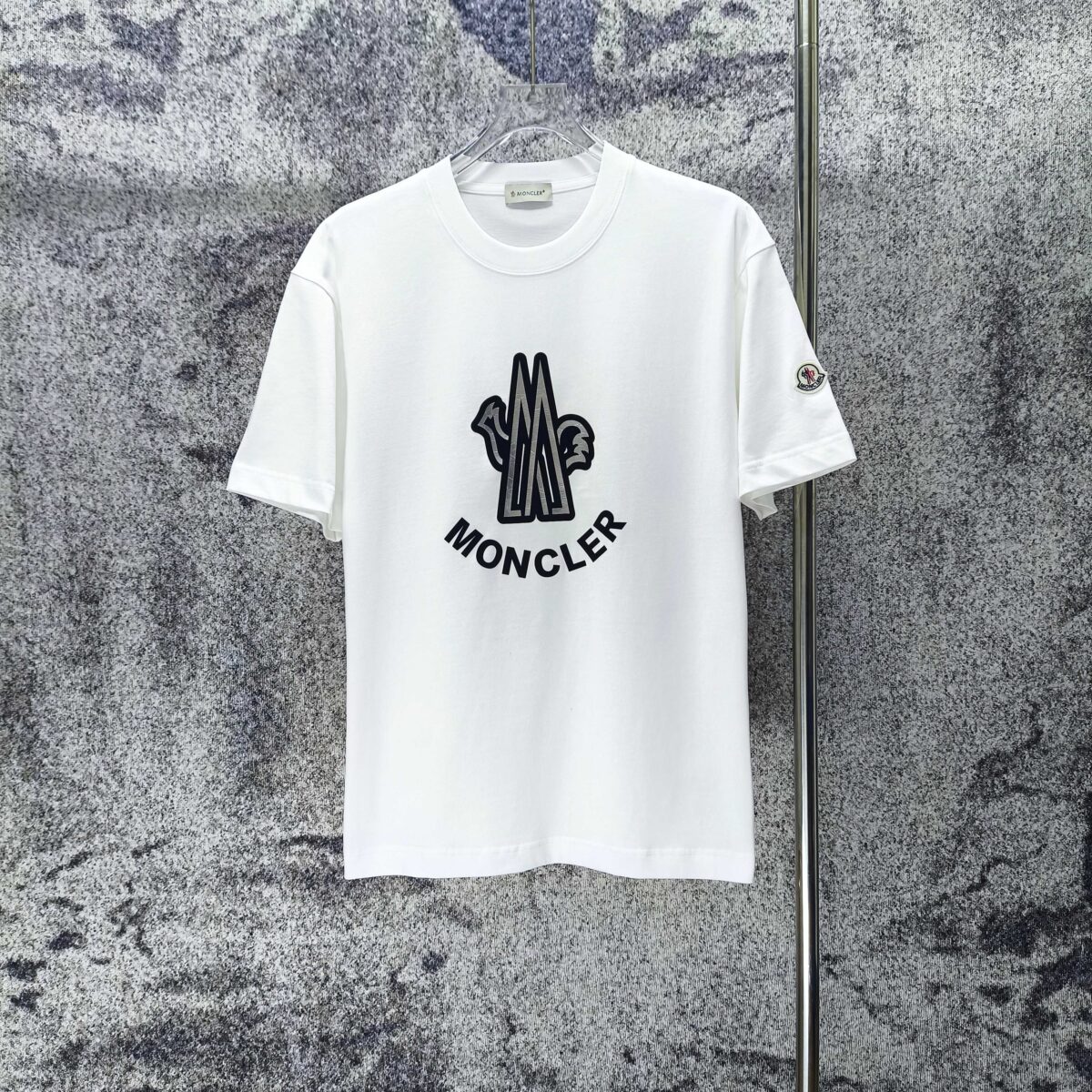 P75 MONCLE* 蒙口* 2026新款 立体厚板胶logo 短袖t恤 宽松版型男女同款 尺码 S M L XL XXL 黑色 白色 藏青色