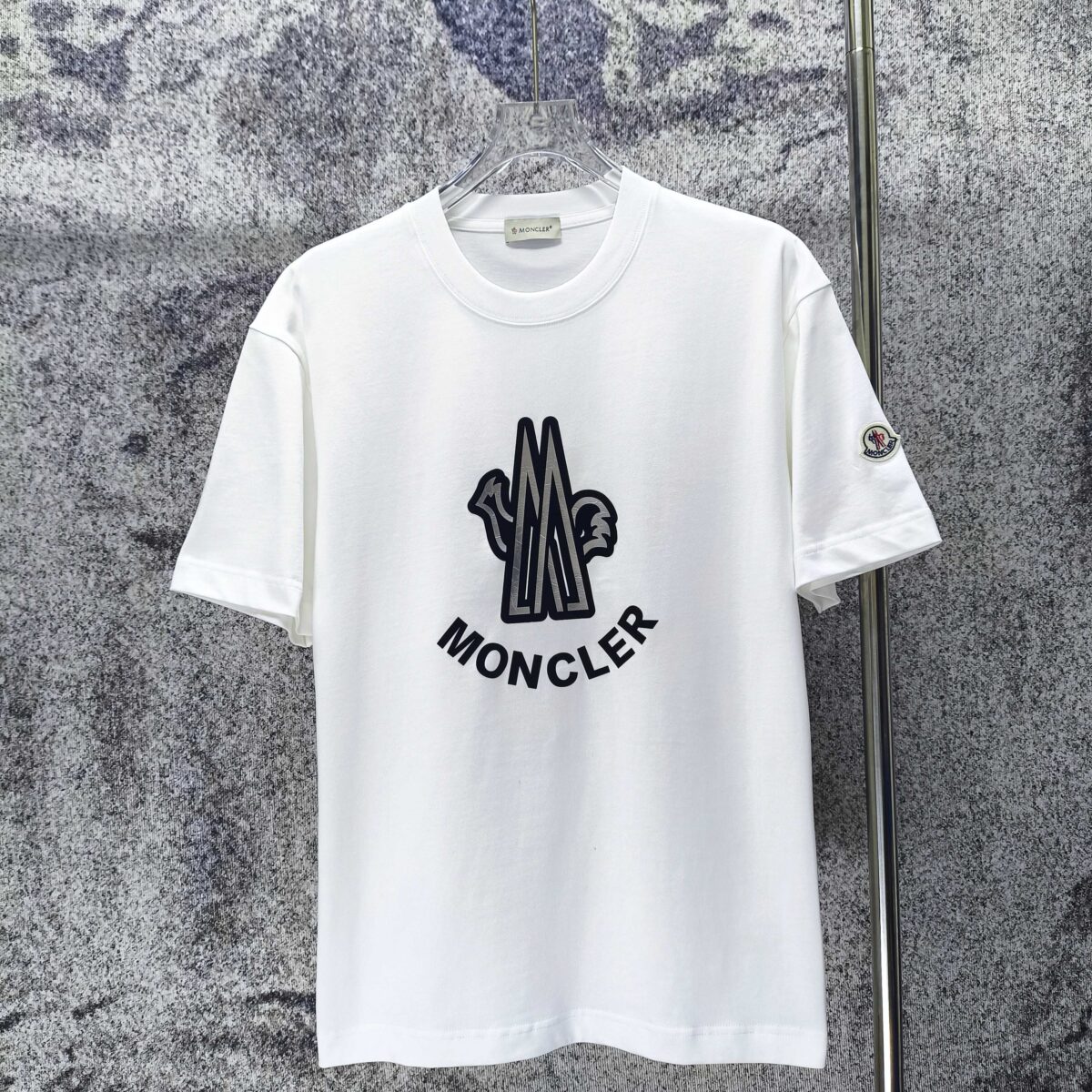 P75 MONCLE* 蒙口* 2026新款 立体厚板胶logo 短袖t恤 宽松版型男女同款 尺码 S M L XL XXL 黑色 白色 藏青色