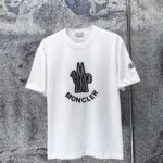 P75 MONCLE* 蒙口* 2026新款 立体厚板胶logo 短袖t恤 宽松版型男女同款 尺码 S M L XL XXL 黑色 白色 藏青色