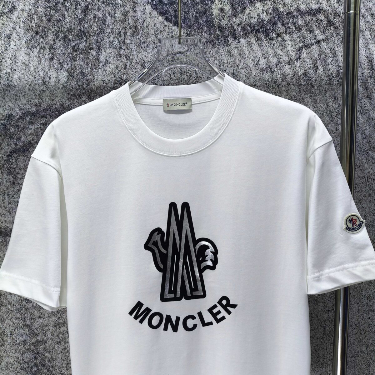P75 MONCLE* 蒙口* 2026新款 立体厚板胶logo 短袖t恤 宽松版型男女同款 尺码 S M L XL XXL 黑色 白色 藏青色
