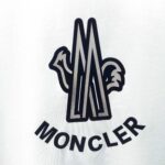 P75 MONCLE* 蒙口* 2026新款 立体厚板胶logo 短袖t恤 宽松版型男女同款 尺码 S M L XL XXL 黑色 白色 藏青色