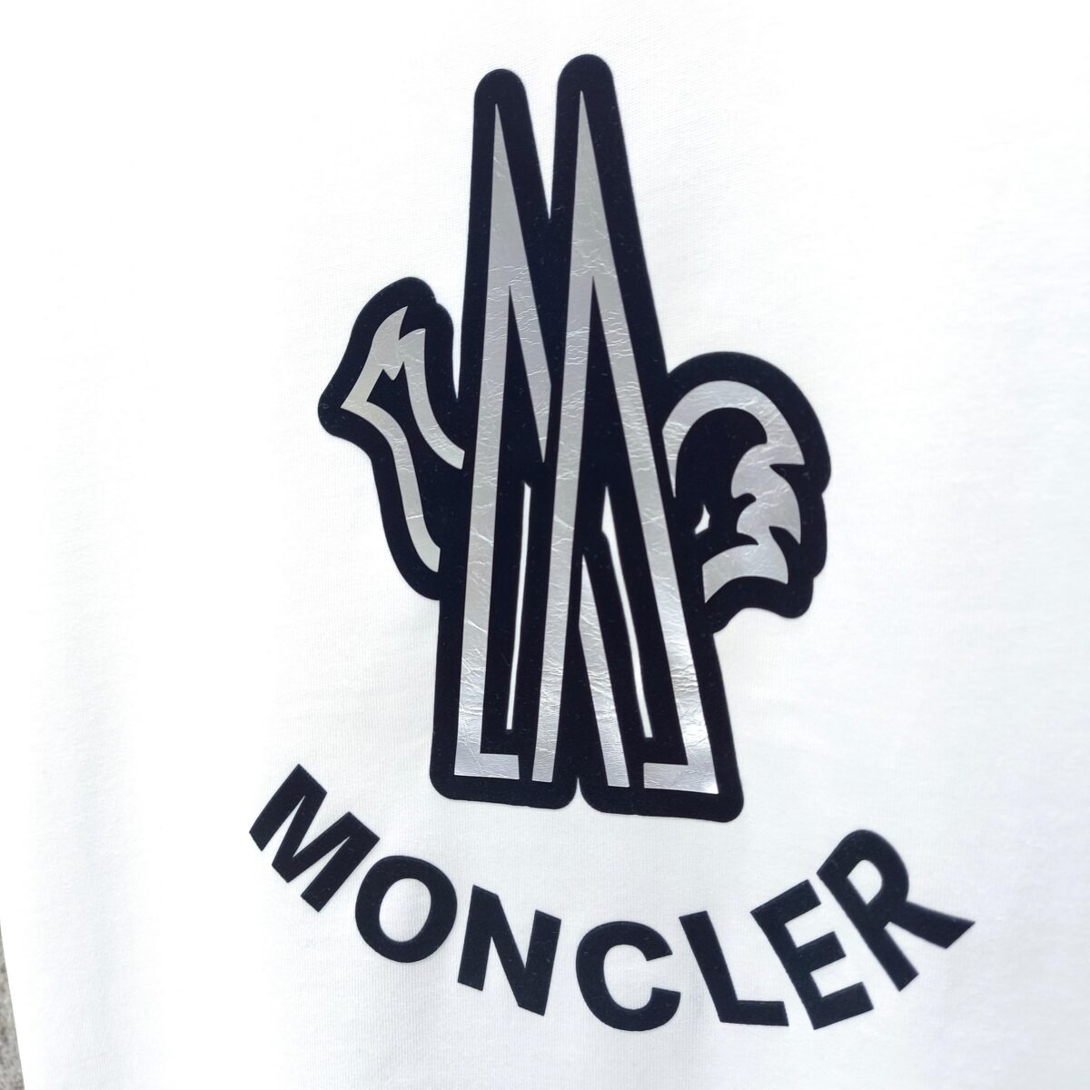 P75 MONCLE* 蒙口* 2026新款 立体厚板胶logo 短袖t恤 宽松版型男女同款 尺码 S M L XL XXL 黑色 白色 藏青色