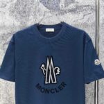P75 MONCLE* 蒙口* 2026新款 立体厚板胶logo 短袖t恤 宽松版型男女同款 尺码 S M L XL XXL 黑色 白色 藏青色