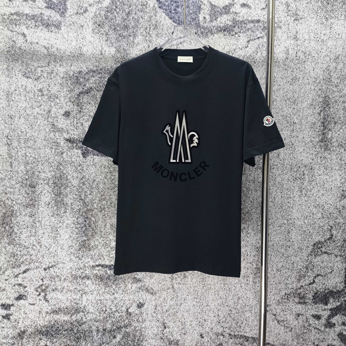 P75 MONCLE* 蒙口* 2026新款 立体厚板胶logo 短袖t恤 宽松版型男女同款 尺码 S M L XL XXL 黑色 白色 藏青色