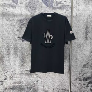weigou_226024_0_3c31d440b5 P75 MONCLE* 蒙口* 2026新款 立体厚板胶logo 短袖t恤 宽松版型男女同款 尺码 S M L XL XXL 黑色 白色 藏青色
