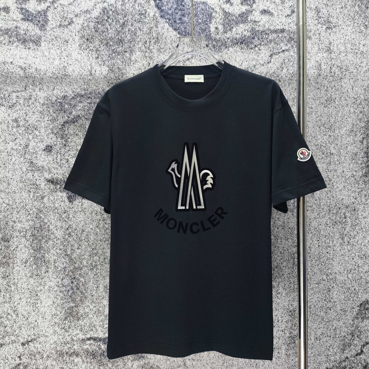 P75 MONCLE* 蒙口* 2026新款 立体厚板胶logo 短袖t恤 宽松版型男女同款 尺码 S M L XL XXL 黑色 白色 藏青色