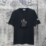 P75 MONCLE* 蒙口* 2026新款 立体厚板胶logo 短袖t恤 宽松版型男女同款 尺码 S M L XL XXL 黑色 白色 藏青色