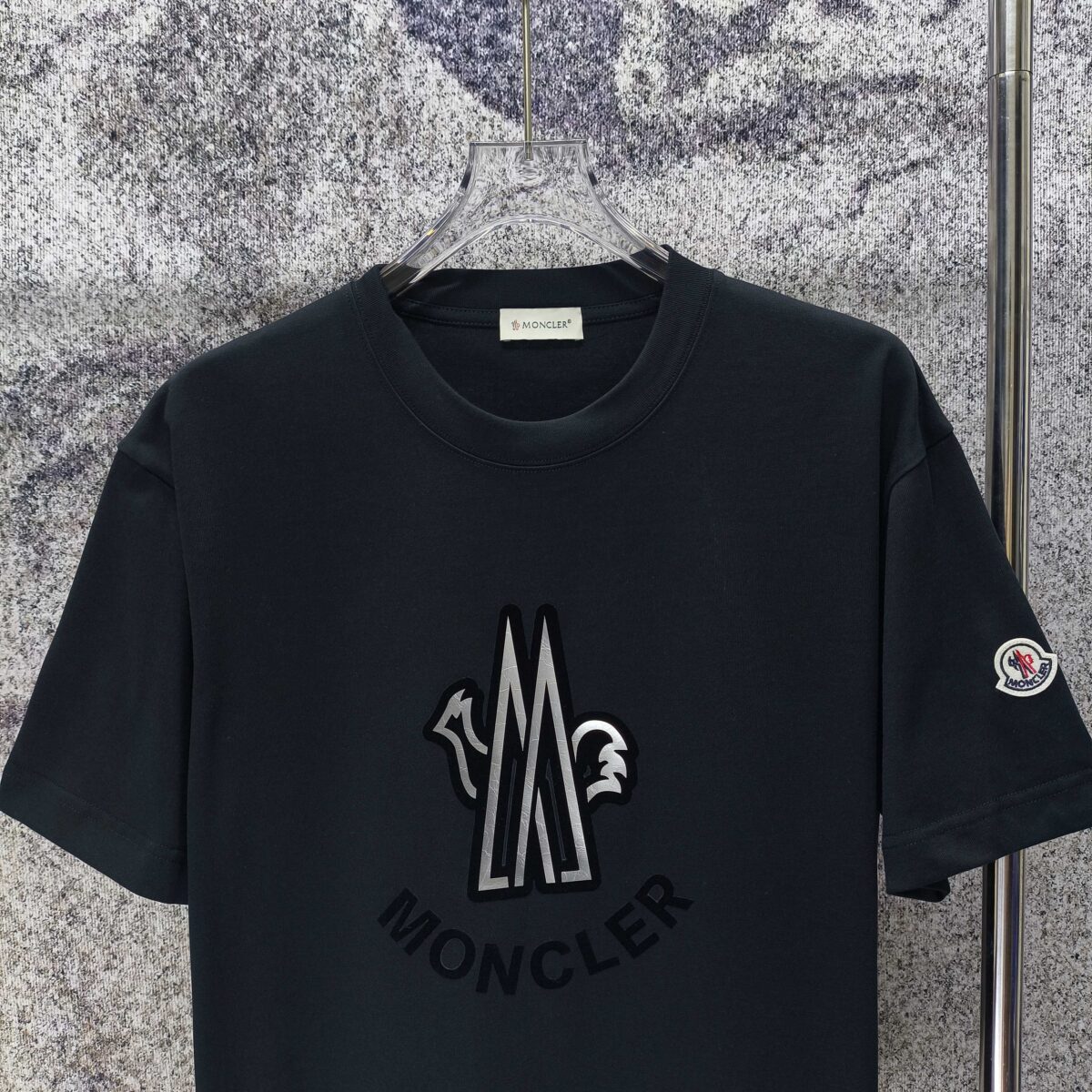 P75 MONCLE* 蒙口* 2026新款 立体厚板胶logo 短袖t恤 宽松版型男女同款 尺码 S M L XL XXL 黑色 白色 藏青色