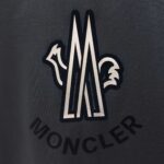 P75 MONCLE* 蒙口* 2026新款 立体厚板胶logo 短袖t恤 宽松版型男女同款 尺码 S M L XL XXL 黑色 白色 藏青色