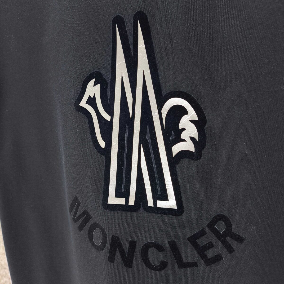 P75 MONCLE* 蒙口* 2026新款 立体厚板胶logo 短袖t恤 宽松版型男女同款 尺码 S M L XL XXL 黑色 白色 藏青色