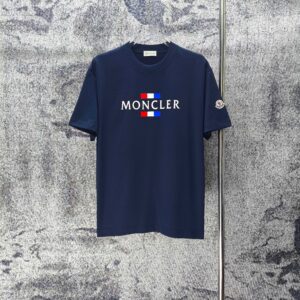 weigou_226096_0_519b940098 P75 MONCLE* 蒙口* 2026新款 立体厚板胶logo 短袖t恤 宽松版型男女同款 尺码 S M L XL XXL 黑色 白色 藏青色