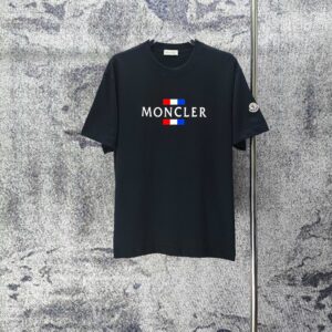 weigou_226125_0_b4451307f4 P75 MONCLE* 蒙口* 2026新款 立体厚板胶logo 短袖t恤 宽松版型男女同款 尺码 S M L XL XXL 黑色 白色 藏青色