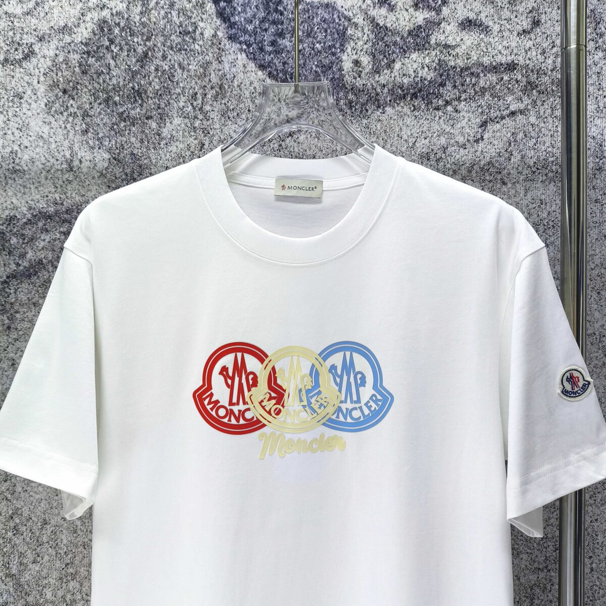 P75 MONCLE* 蒙口* 2026新款 立体厚板胶logo 短袖t恤 宽松版型男女同款 尺码 S M L XL XXL 黑色 白色 藏青色