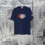 P75 MONCLE* 蒙口* 2026新款 立体厚板胶logo 短袖t恤 宽松版型男女同款 尺码 S M L XL XXL 黑色 白色 藏青色