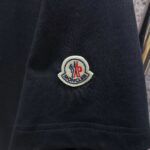 P75 MONCLE* 蒙口* 2026新款 立体厚板胶logo 短袖t恤 宽松版型男女同款 尺码 S M L XL XXL 黑色 白色 藏青色