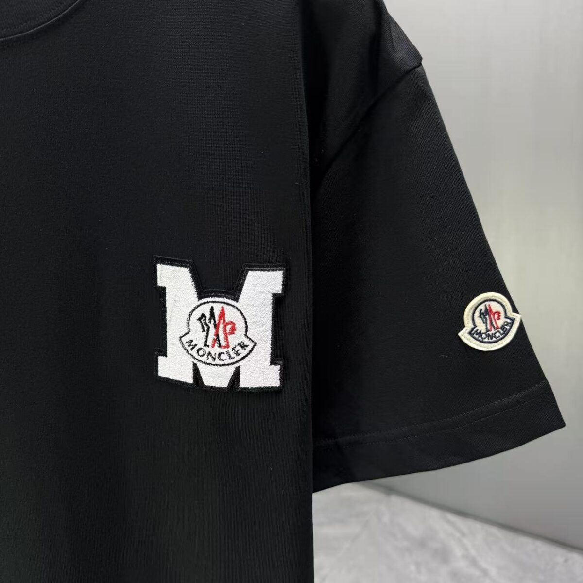 P75 MONCL* 蒙口* 2026春夏新款短袖T恤 定制纯棉字母logo 刺绣 颜色：黑色 白色 深蓝 巧色 码数：S M L XL XXL