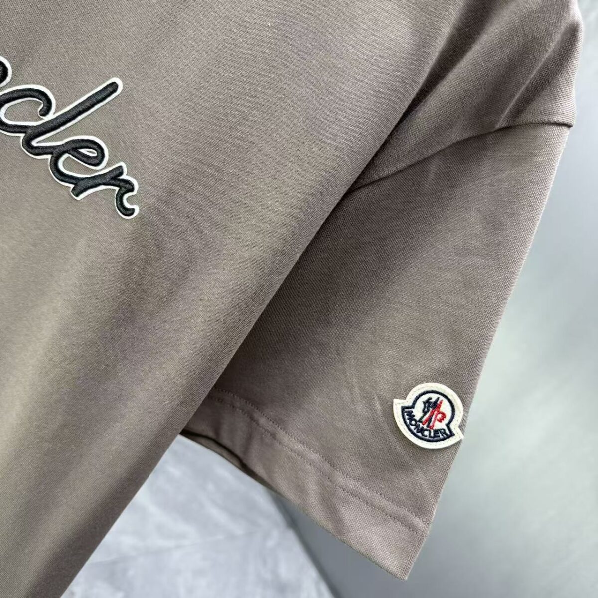 P75 MONCL* 蒙口* 2026春夏新款短袖T恤 定制纯棉字母logo 刺绣 颜色：黑色 白色 深蓝 棕色 码数：S M L XL XXL