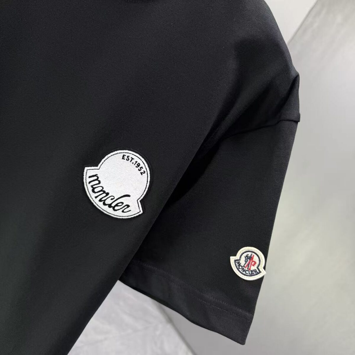 P75 MONCL* 蒙口* 2026春夏新款短袖T恤 定制纯棉字母logo 刺绣 颜色：黑色 白色 深蓝 深红 码数：S M L XL XXL