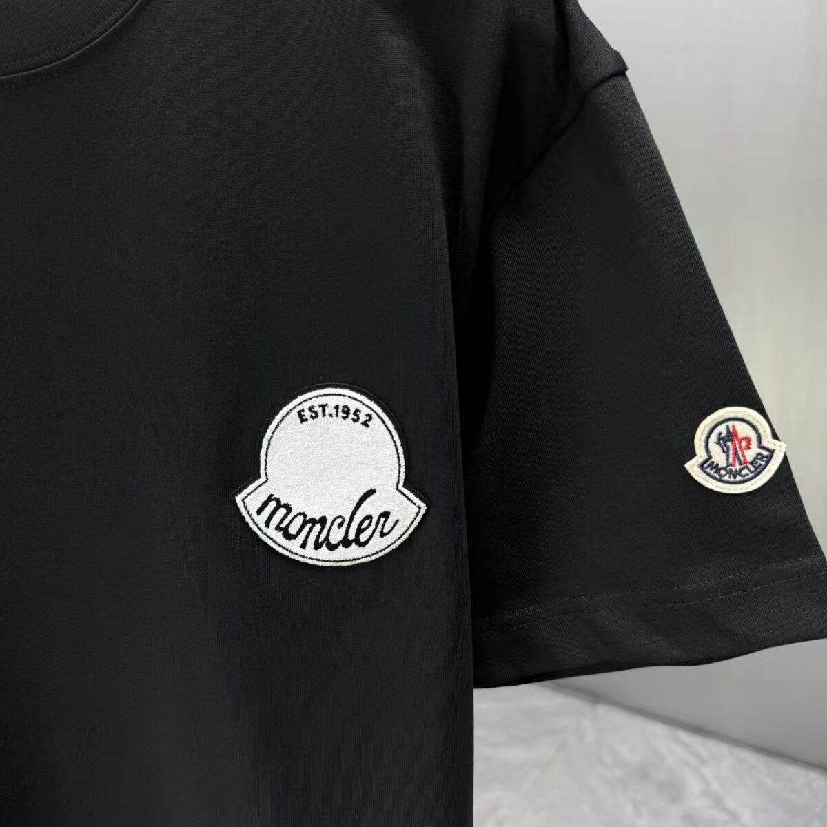 P75 MONCL* 蒙口* 2026春夏新款短袖T恤 定制纯棉字母logo 刺绣 颜色：黑色 白色 深蓝 深红 码数：S M L XL XXL