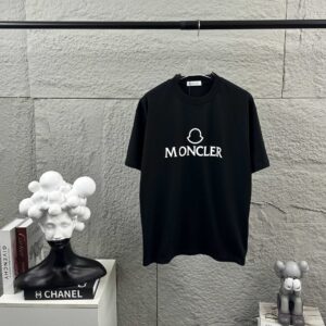 P75 Moncle* 蒙口*2026 春夏新款 经典图标字母立体厚板硅胶工艺 定制双纱平纹纯棉面料 短袖T恤 男女同款 颜色：黑色 白色 尺码： S （90-130斤） M （120-150斤） L （140-165斤） XL （160-180斤） XXL （180-210斤）