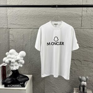 P75 Moncle* 蒙口*2026 春夏新款 经典图标字母立体厚板硅胶工艺 定制双纱平纹纯棉面料 短袖T恤 男女同款 颜色：黑色 白色 尺码： S （90-130斤） M （120-150斤） L （140-165斤） XL （160-180斤） XXL （180-210斤）