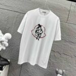 P75 Moncle* 蒙口*2026 春夏新款 经典图标字母烫画工艺 定制双纱平纹纯棉面料 短袖T恤 男女同款 颜色：黑色 白色 尺码： S （90-130斤） M （120-150斤） L （140-165斤） XL （160-180斤） XXL （180-210斤）