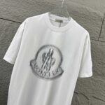 P75 Moncle* 蒙口*2026 春夏新款 经典图标字母烫画工艺 定制双纱平纹纯棉面料 短袖T恤 男女同款 颜色：黑色 白色 尺码： S （90-130斤） M （120-150斤） L （140-165斤） XL （160-180斤） XXL （180-210斤）