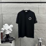 P75 Moncle* 蒙口*2026 春夏新款 经典图标字母烫画工艺 定制双纱平纹纯棉面料 短袖T恤 男女同款 颜色：黑色 白色 尺码： S （90-130斤） M （120-150斤） L （140-165斤） XL （160-180斤） XXL （180-210斤）