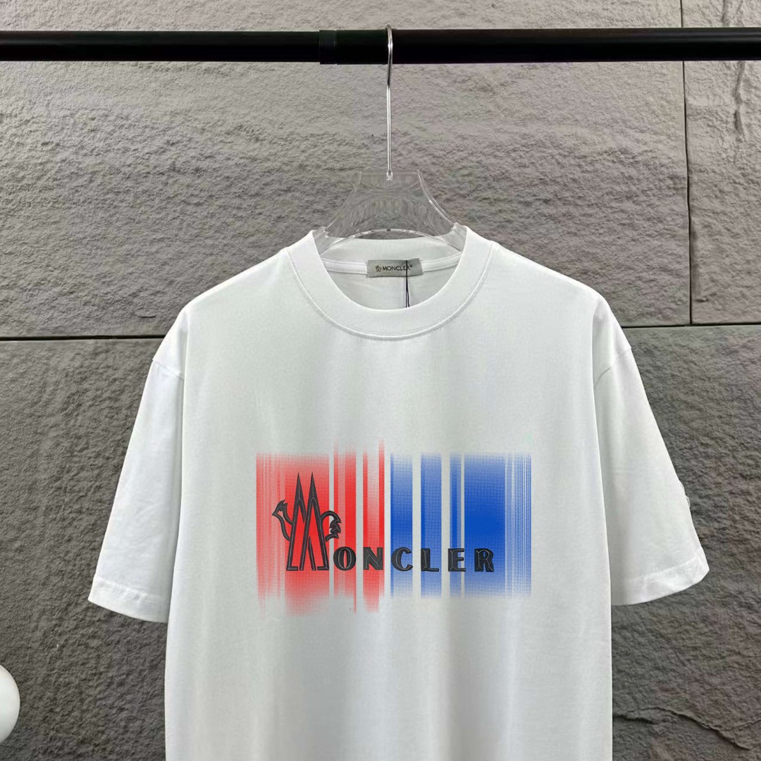 P75 Moncle* 蒙口*2026 春夏新款 经典图标字母烫画工艺 定制双纱平纹纯棉面料 短袖T恤 男女同款 颜色：黑色 白色 尺码： S （90-130斤） M （120-150斤） L （140-165斤） XL （160-180斤） XXL （180-210斤）