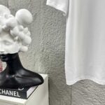 P75 Moncle* 蒙口*2026 春夏新款 经典图标字母烫画工艺 定制双纱平纹纯棉面料 短袖T恤 男女同款 颜色：黑色 白色 尺码： S （90-130斤） M （120-150斤） L （140-165斤） XL （160-180斤） XXL （180-210斤）