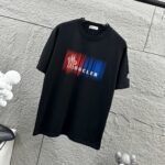 P75 Moncle* 蒙口*2026 春夏新款 经典图标字母烫画工艺 定制双纱平纹纯棉面料 短袖T恤 男女同款 颜色：黑色 白色 尺码： S （90-130斤） M （120-150斤） L （140-165斤） XL （160-180斤） XXL （180-210斤）
