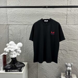 P75 Moncle* 蒙口*2026 春夏新款 经典图标字母立体刺绣工艺 定制双纱平纹纯棉面料 短袖T恤 男女同款 颜色：黑色 白色 尺码： S （90-130斤） M （120-150斤） L （140-165斤） XL （160-180斤） XXL （180-210斤）