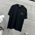 P75 Moncle* 蒙口*2026 春夏新款 经典图标字母立体刺绣工艺 定制双纱平纹纯棉面料 短袖T恤 男女同款 颜色：黑色 白色 尺码： S （90-130斤） M （120-150斤） L （140-165斤） XL （160-180斤） XXL （180-210斤）