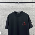 P75 Moncle* 蒙口*2026 春夏新款 经典图标字母立体刺绣工艺 定制双纱平纹纯棉面料 短袖T恤 男女同款 颜色：黑色 白色 尺码： S （90-130斤） M （120-150斤） L （140-165斤） XL （160-180斤） XXL （180-210斤）