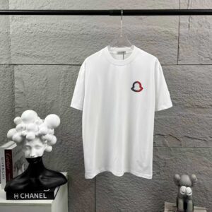 P75 Moncle* 蒙口*2026 春夏新款 经典图标字母立体刺绣工艺 定制双纱平纹纯棉面料 短袖T恤 男女同款 颜色：黑色 白色 尺码： S （90-130斤） M （120-150斤） L （140-165斤） XL （160-180斤） XXL （180-210斤）