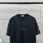 P75 Moncle* 蒙口*2026 春夏新款 经典图标字母立体刺绣工艺 定制双纱平纹纯棉面料 短袖T恤 男女同款 颜色：黑色 白色 尺码： S （90-130斤） M （120-150斤） L （140-165斤） XL （160-180斤） XXL （180-210斤）