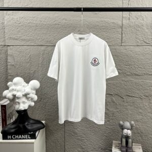 P75 Moncle* 蒙口*2026 春夏新款 经典图标字母立体刺绣工艺 定制双纱平纹纯棉面料 短袖T恤 男女同款 颜色：黑色 白色 尺码： S （90-130斤） M （120-150斤） L （140-165斤） XL （160-180斤） XXL （180-210斤）