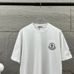 P75 Moncle* 蒙口*2026 春夏新款 经典图标字母立体刺绣工艺 定制双纱平纹纯棉面料 短袖T恤 男女同款 颜色：黑色 白色 尺码： S （90-130斤） M （120-150斤） L （140-165斤） XL （160-180斤） XXL （180-210斤）