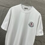 P75 Moncle* 蒙口*2026 春夏新款 经典图标字母立体刺绣工艺 定制双纱平纹纯棉面料 短袖T恤 男女同款 颜色：黑色 白色 尺码： S （90-130斤） M （120-150斤） L （140-165斤） XL （160-180斤） XXL （180-210斤）