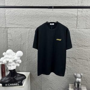 P75 Moncle* 蒙口*2026 春夏新款 经典图标字母立体刺绣工艺 定制双纱平纹纯棉面料 短袖T恤 男女同款 颜色：黑色 白色 尺码： S （90-130斤） M （120-150斤） L （140-165斤） XL （160-180斤） XXL （180-210斤）
